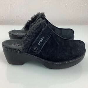 CROCS Black Suede Sherpa lined Clogs Mules women SZ 7 EUC